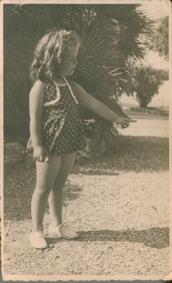 La mia adorata nipotina Sissel Vogelmann Z. L. scomparsa al Auschvitz il 6/1/44 all'età di 8 anni Egidio (manoscritta a inchiostro)